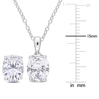 8 4/5 ct TGW Created white sapphire set with chain silver