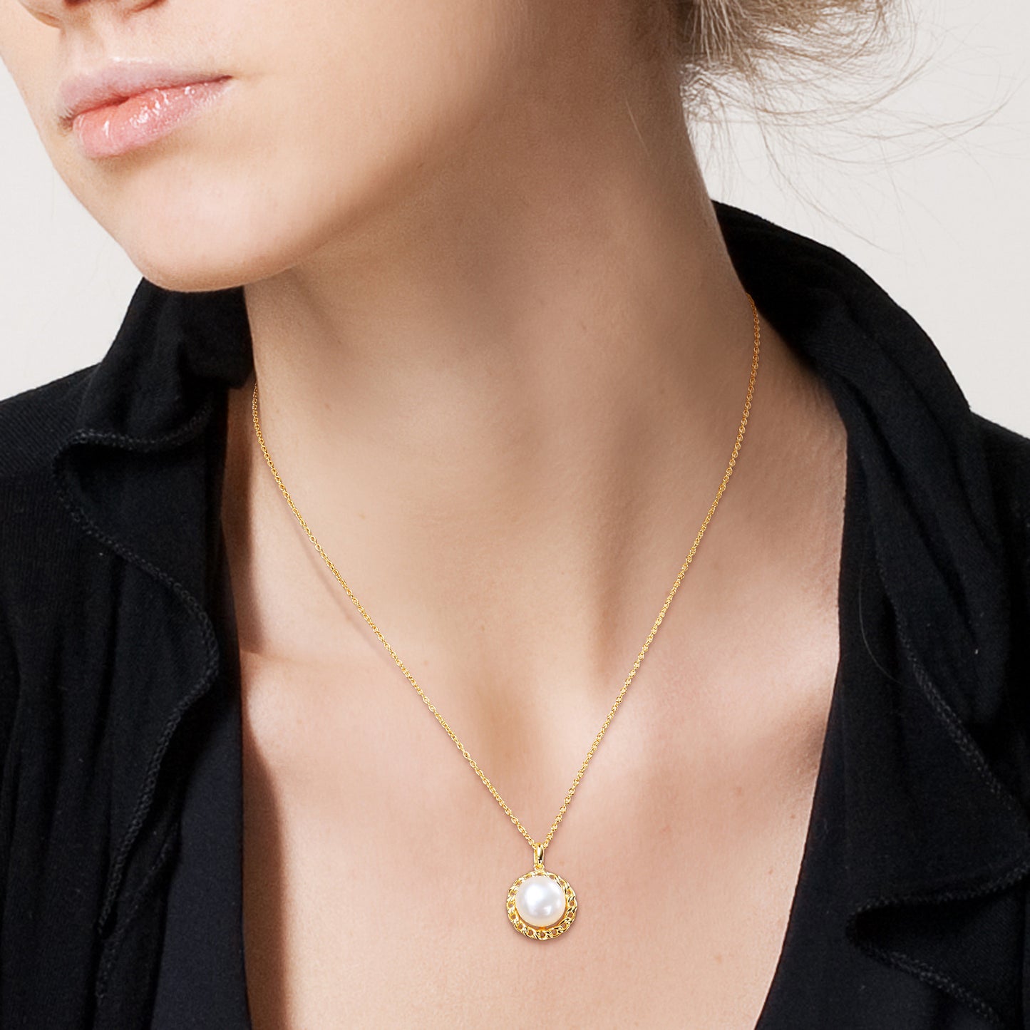 9-9.5mm Cultured Freshwater Pearl Halo Link Pendant With Chain In Yellow Plated Sterling Silver